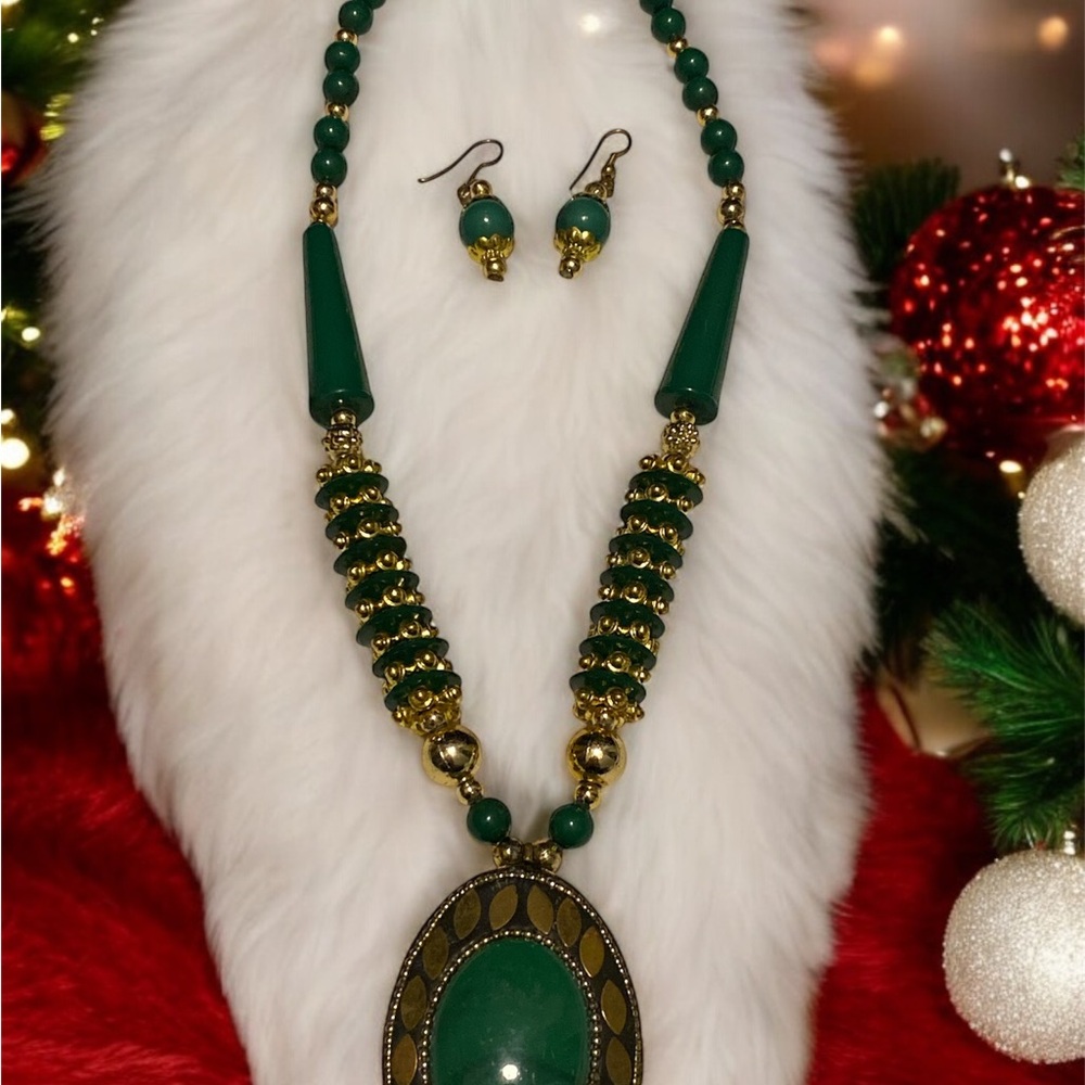Green and Gold Necklace with Oval Pendant and Beaded Chain